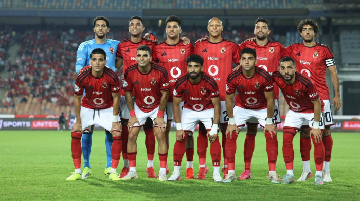 الأهلي يحسم القمة المصرية ويتصدر الدوري بفوزه على الزمالك