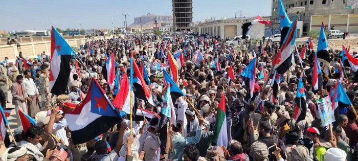 صخرة الاصطفاف الوطني: التمسك بالمجلس الانتقالي يدحر المؤامرات المعادية للجنوب صخرة الاصطفاف الوطني: التمسك بالمجلس الانتقالي يدحر المؤامرات المعادية للجنوب