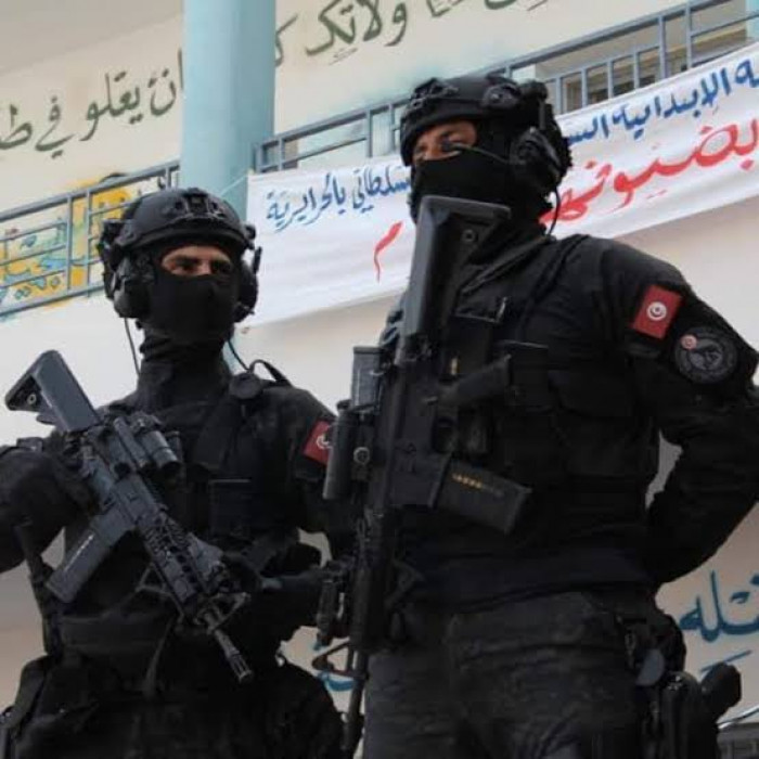 الأمن التونسي يفكك شبكة تستغل النساء في الترويج لـ الزلطة الأمن التونسي يفكك شبكة تستغل النساء في الترويج لـ الزلطة