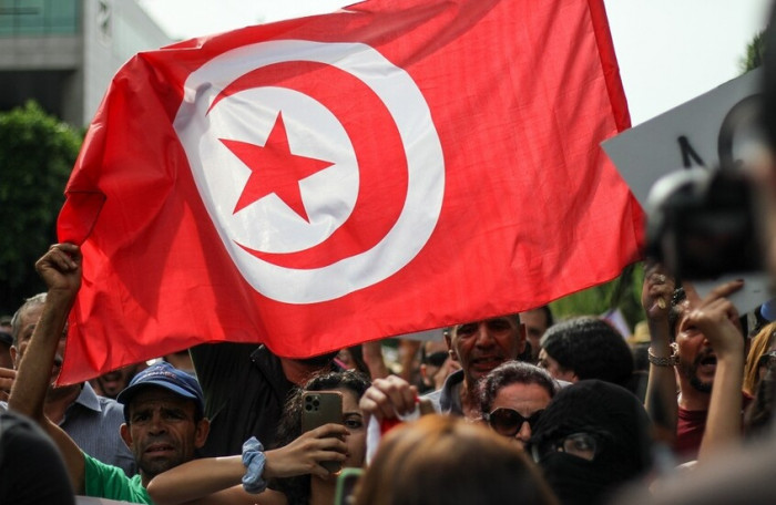 احتجاجات حاشدة في تونس تنديدًا بتدهور الأوضاع احتجاجات حاشدة في تونس تنديدًا بتدهور الأوضاع