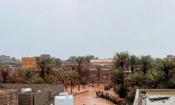 بدء تأثيرات منخفض جوي على سقطرى وهطول أمطار