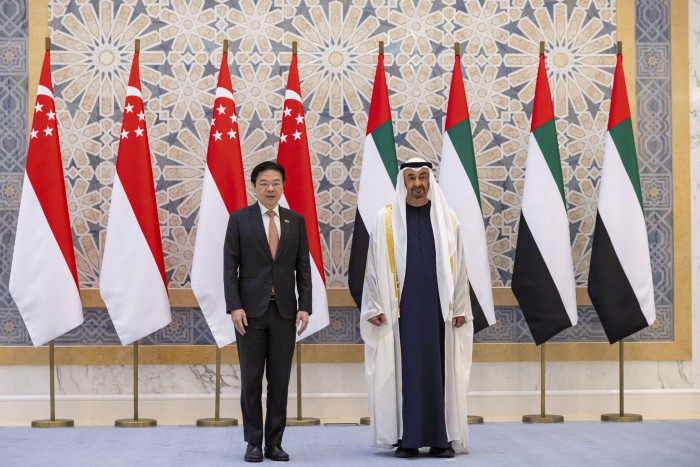 الشيخ محمد بن زايد يستقبل رئيس وزراء سنغافورة.. قفزة في التجارة والاستثمارات