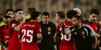 نجم الأهلي السابق يهاجم لاعبي الفريق
