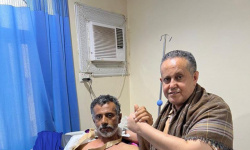 الحالمي يطمئن على الكعلولي عقب إصابته بمعارك ضد مليشيا الحوثي