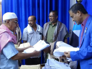التميمي يتسلم الدفعة الثانية من استمارات التعبئة بمديريات وادي حضرموت