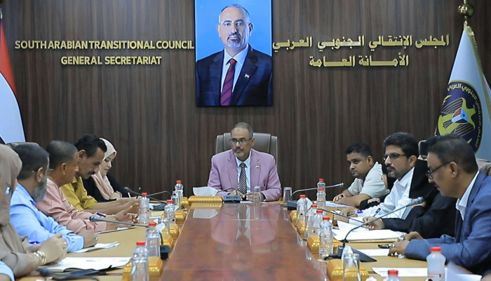 سياسية الانتقالي: التفاف شعبي حول دعوة الرئيس الزُبيدي للتعبئة العامة سياسية الانتقالي: التفاف شعبي حول دعوة الرئيس الزُبيدي للتعبئة العامة